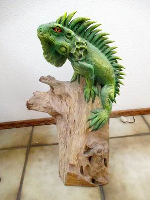 Iguana Indonesian wood carving from Kim Victoria's blog